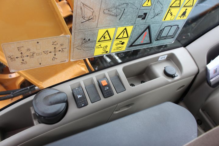 381649-36 CASE CX130D