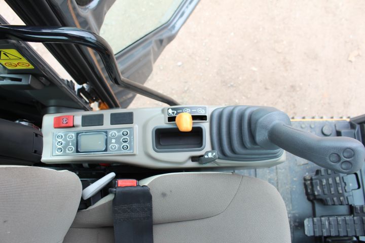 381649-43 CASE CX130D