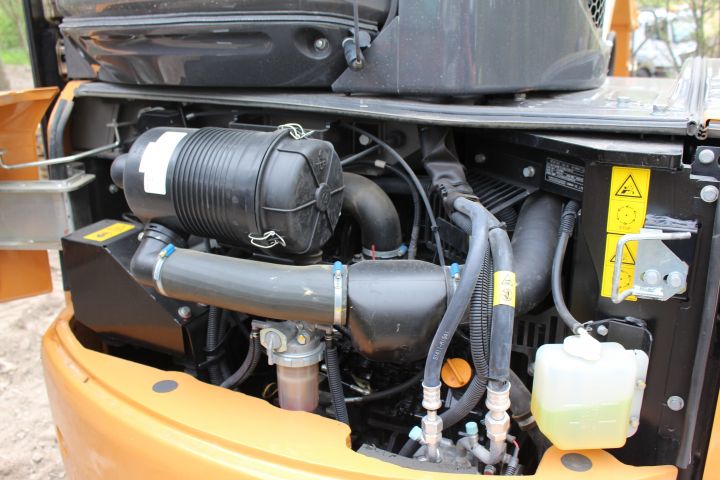 381650-11 CASE CX50B