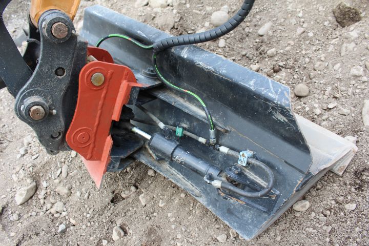381650-24 CASE CX50B