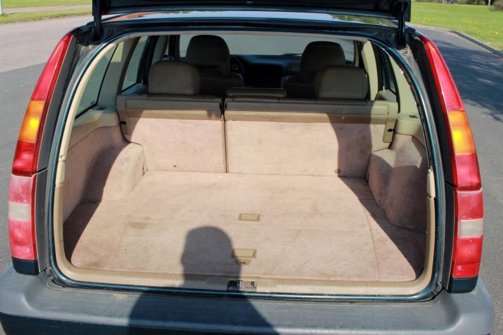 381651--27 Volvo 855 2.5 GLT, Automat, taklucka, helläder, 170hk. -94