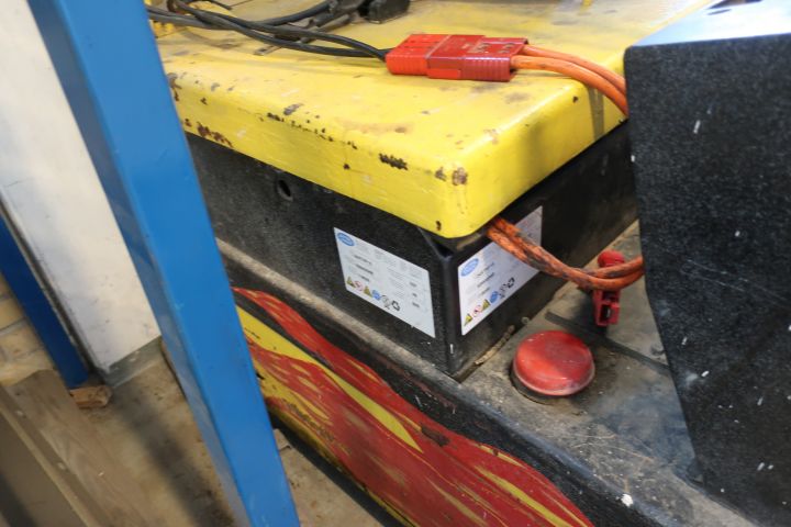 351660-4 Forklift NYK