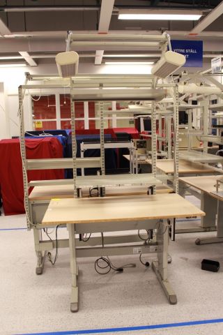 381214--5 ESD Arbetsbord/montörsbänk elektriskt höj/sänkbart