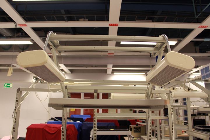 381214--3 ESD Arbetsbord/montörsbänk elektriskt höj/sänkbart