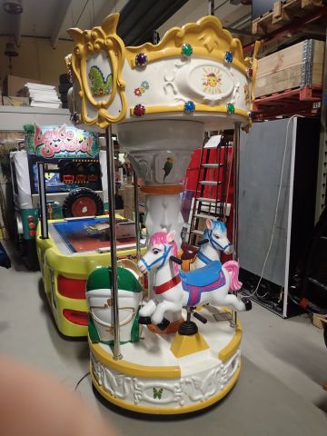 355140-0 Karusell med hästar