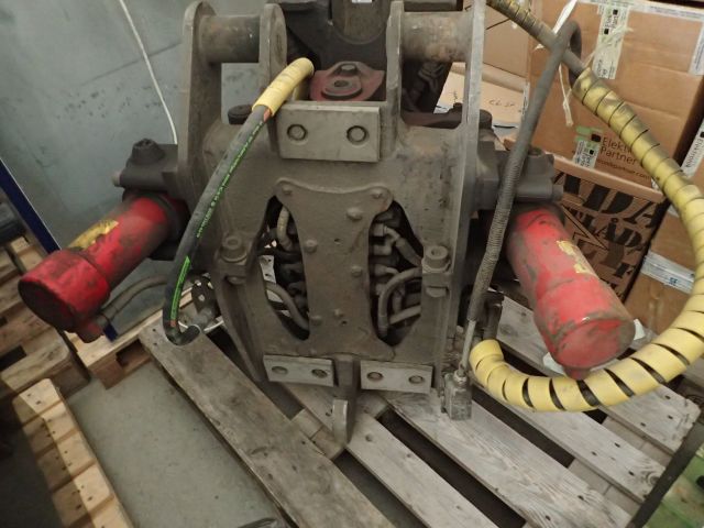 338868-83 Volvo EW140 Hjulgrävare