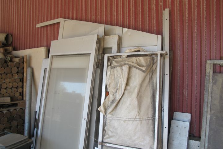 233441-3 Dörrparti samt tält