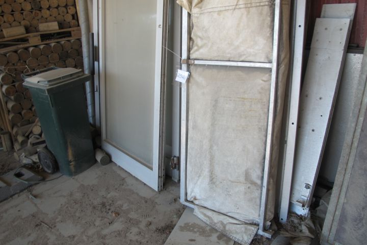 233441-1 Dörrparti samt tält