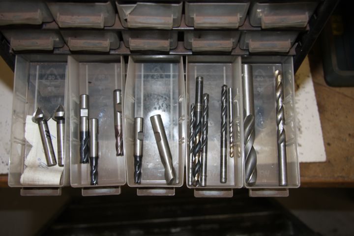 375923-1 Raaco cabinet with contence