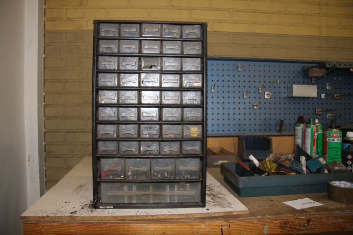 375923-0 Raaco cabinet with contence