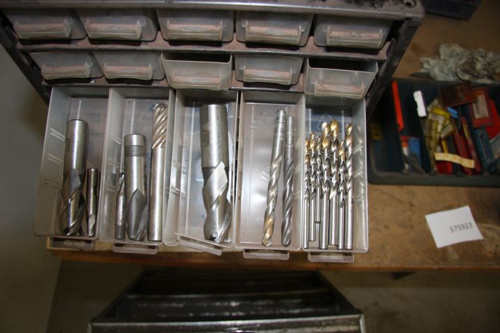 375923-5 Raaco cabinet with contence