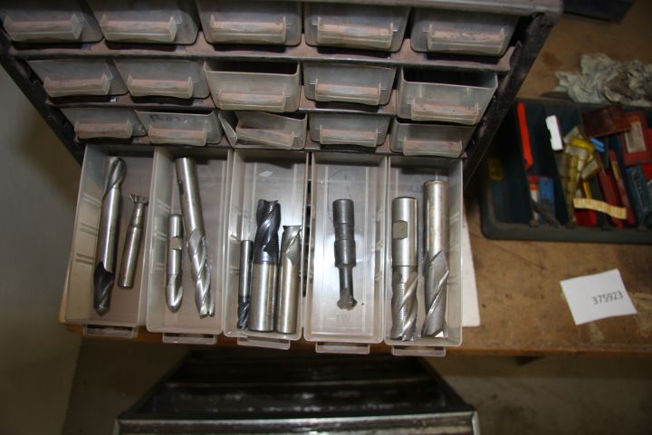 375923-5 Raaco cabinet with contence