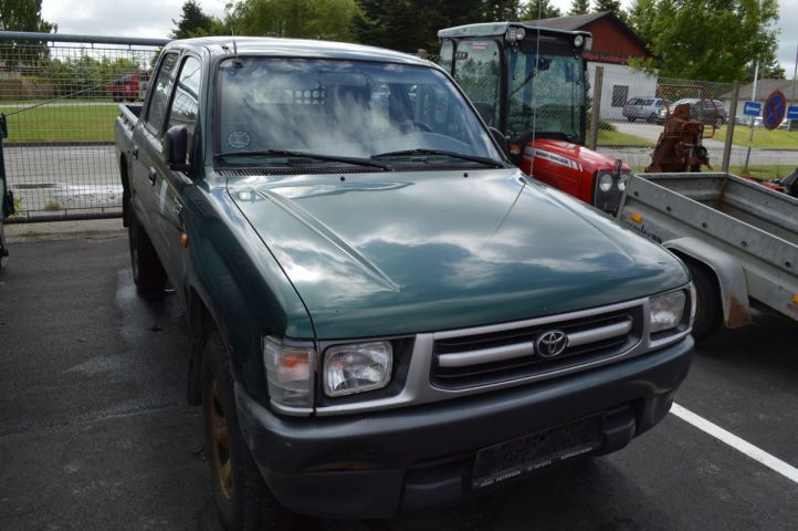 384279-2 Toyota Hilux 2.4 TD