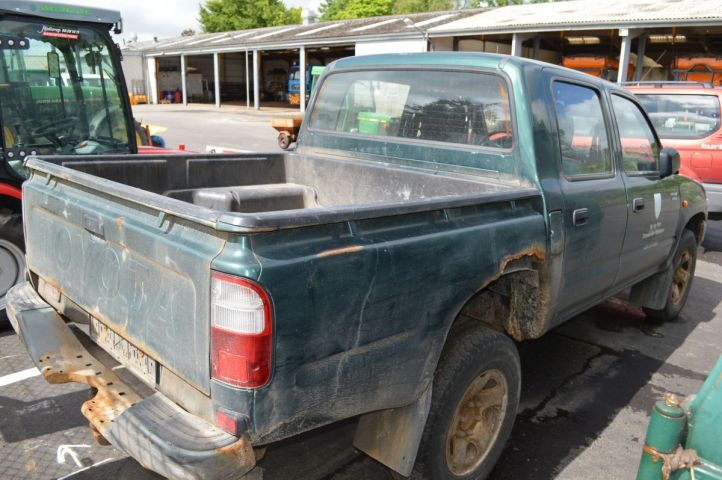 384279-4 Toyota Hilux 2.4 TD