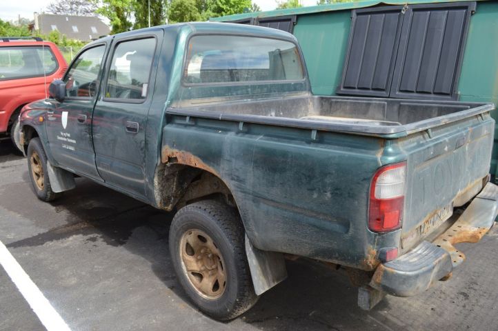 384279-5 Toyota Hilux 2.4 TD