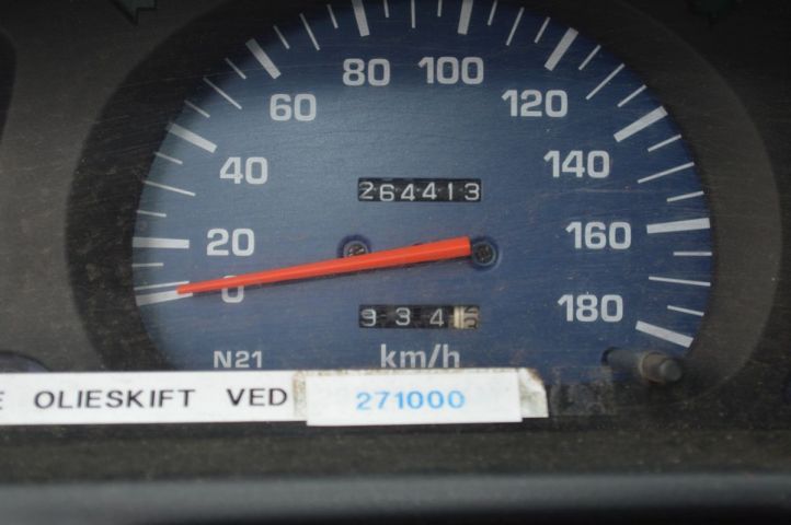 384279-8 Toyota Hilux 2.4 TD