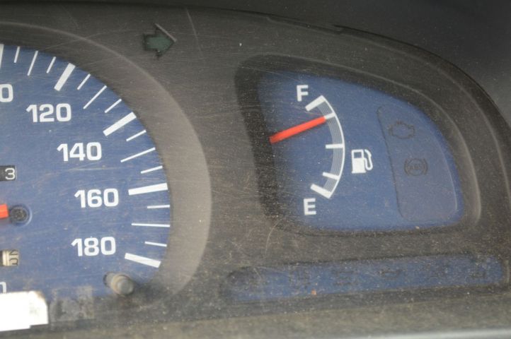 384279-9 Toyota Hilux 2.4 TD