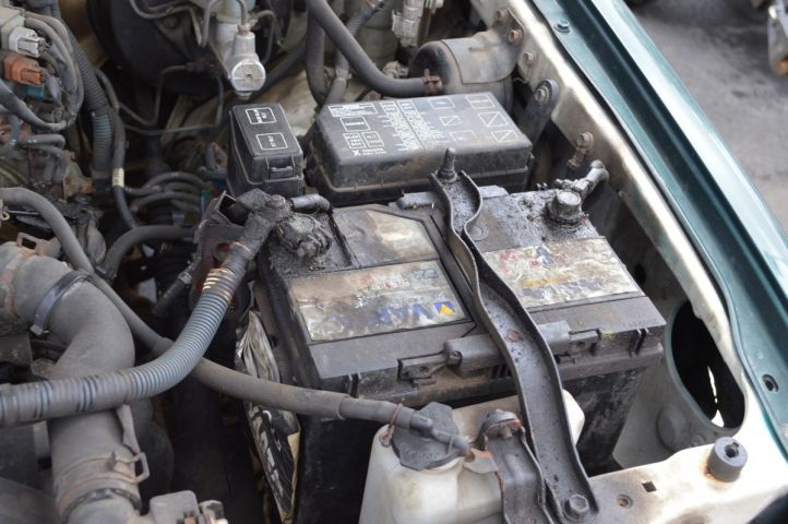 384279-17 Toyota Hilux 2.4 TD