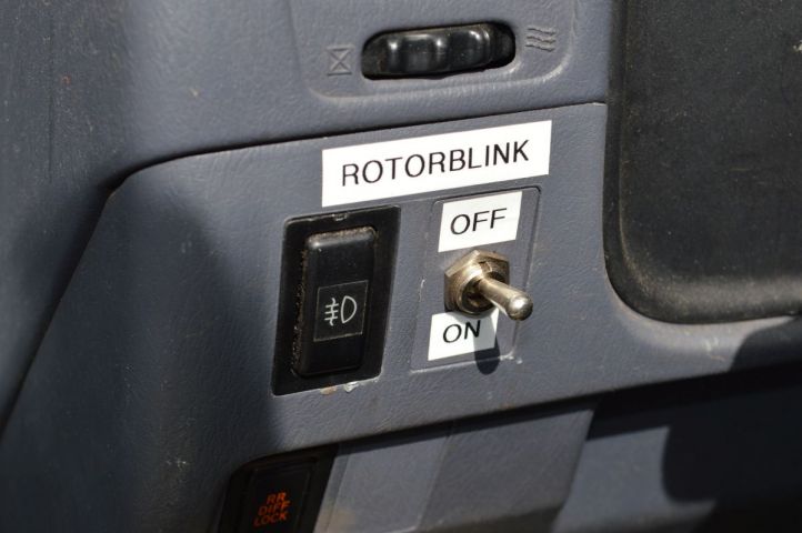 384279-20 Toyota Hilux 2.4 TD