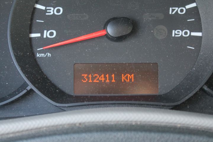 384521-26 Renault Master Fridge / Freezer