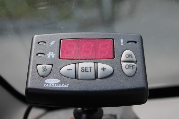 384521-27 Renault Master Fridge / Freezer