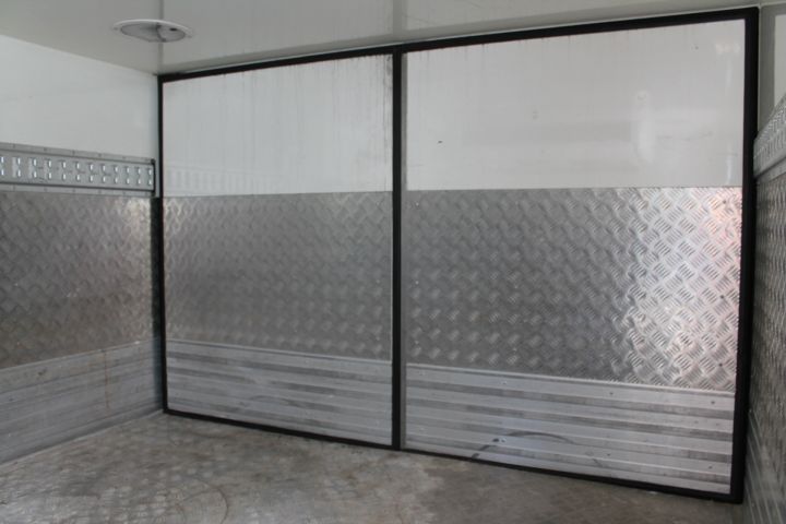 384521-35 Renault Master Fridge / Freezer