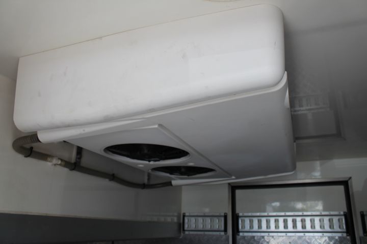 384521-36 Renault Master Fridge / Freezer