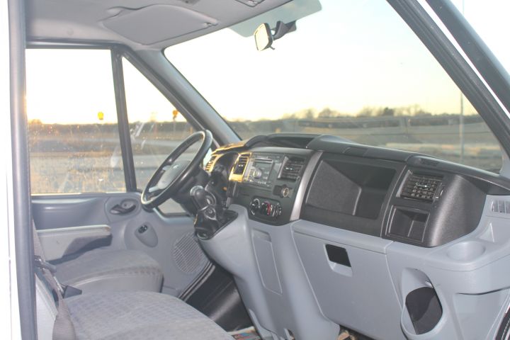 384992-11 Ford Transit Pickup 300S