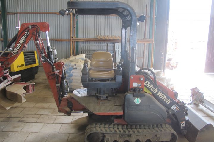 248320-2 Ditch Witch XT 850
