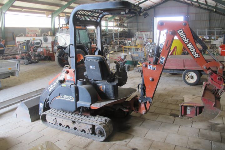 248320-4 Ditch Witch XT 850