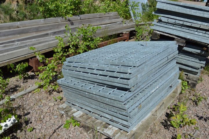 383346-3 Galvaniserat gallerdurkar ca 40 st