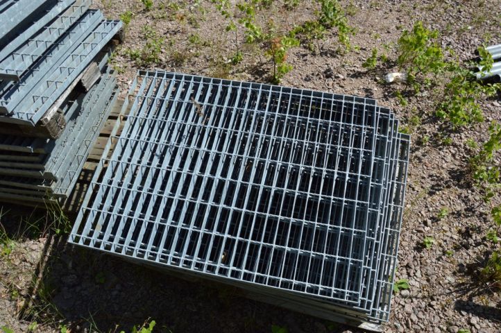 383346-4 Galvaniserat gallerdurkar ca 40 st