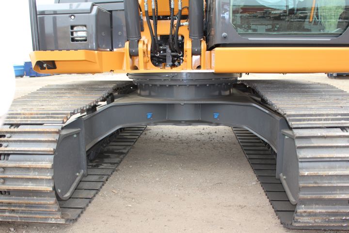 381649-17 CASE CX130D