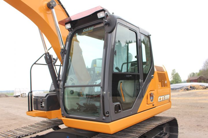 381649-5 CASE CX130D