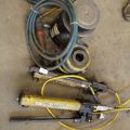 384549-1 Hydrauliska Handpumpar, Enerpac, med 2 st domkrafter.