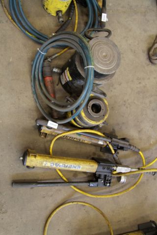 384549-1 Hydrauliska Handpumpar, Enerpac, med 2 st domkrafter.
