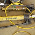384549-2 Hydrauliska Handpumpar, Enerpac, med 2 st domkrafter.