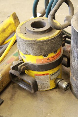 384549-3 Hydrauliska Handpumpar, Enerpac, med 2 st domkrafter.