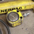 384559-4 Hydrauliska Handpumpar, Enerpac, med domkraft.