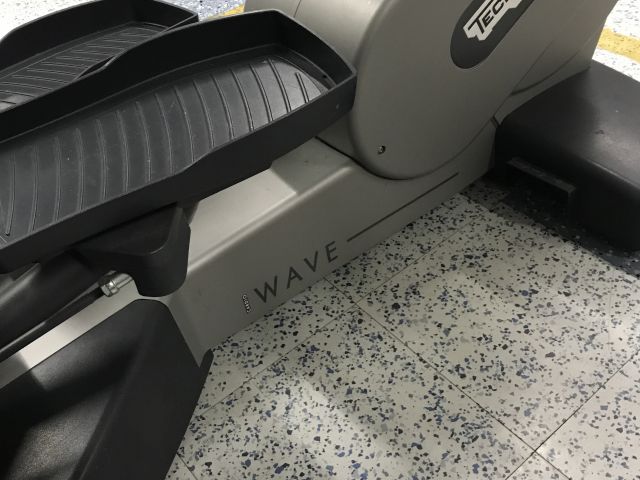 385821-4 Technogym Wave