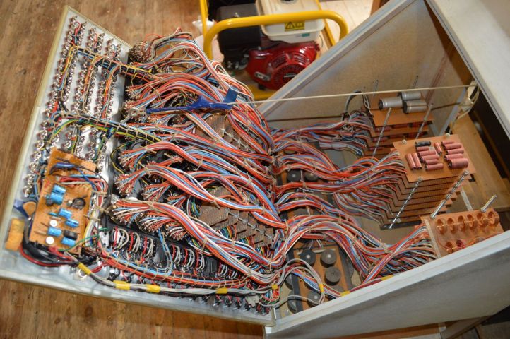 385248-2 Test bench for speakers. used.