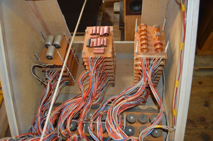 385248-4 Test bench for speakers. used.