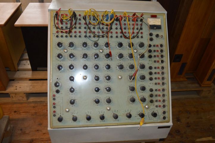 385248-1 Test bench for speakers. used.