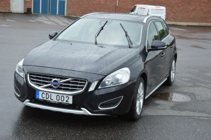 385754-2 VOLVO F + V60 Summum -12