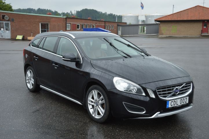 385754-4 VOLVO F + V60 Summum -12