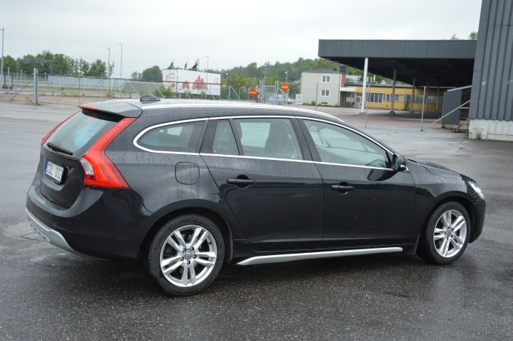 385754-6 VOLVO F + V60 Summum -12