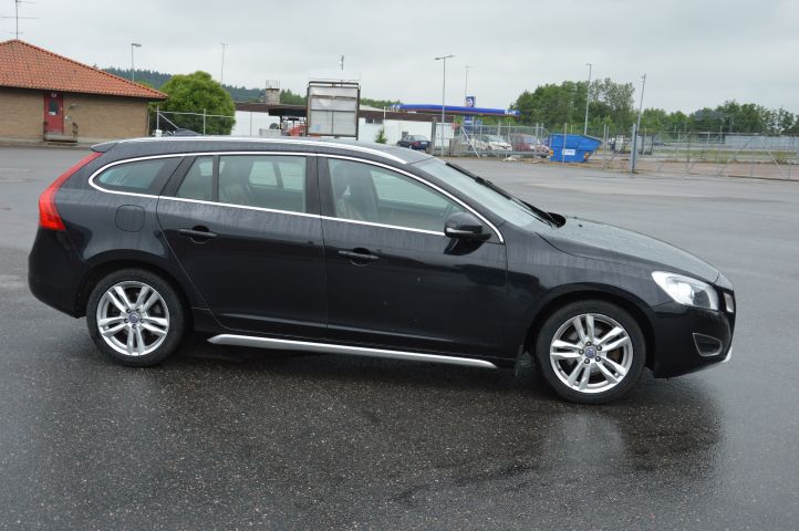 385754-5 VOLVO F + V60 Summum -12