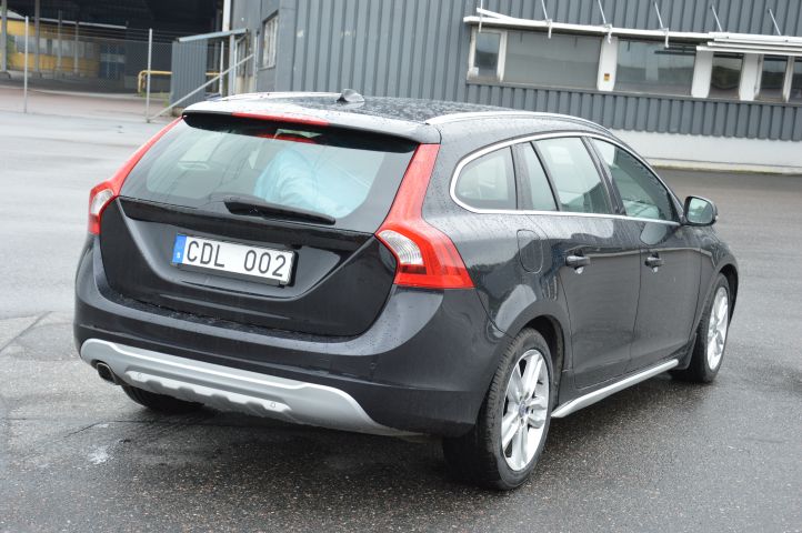 385754-7 VOLVO F + V60 Summum -12