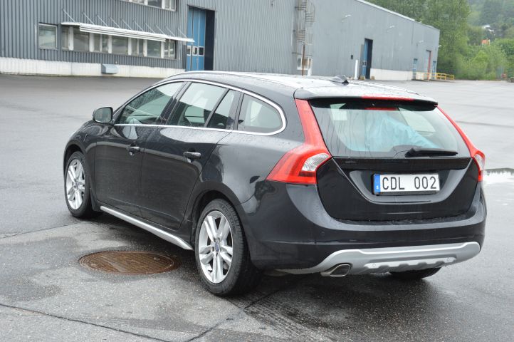 385754-9 VOLVO F + V60 Summum -12