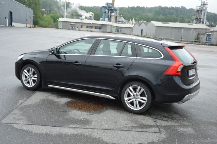 385754-10 VOLVO F + V60 Summum -12